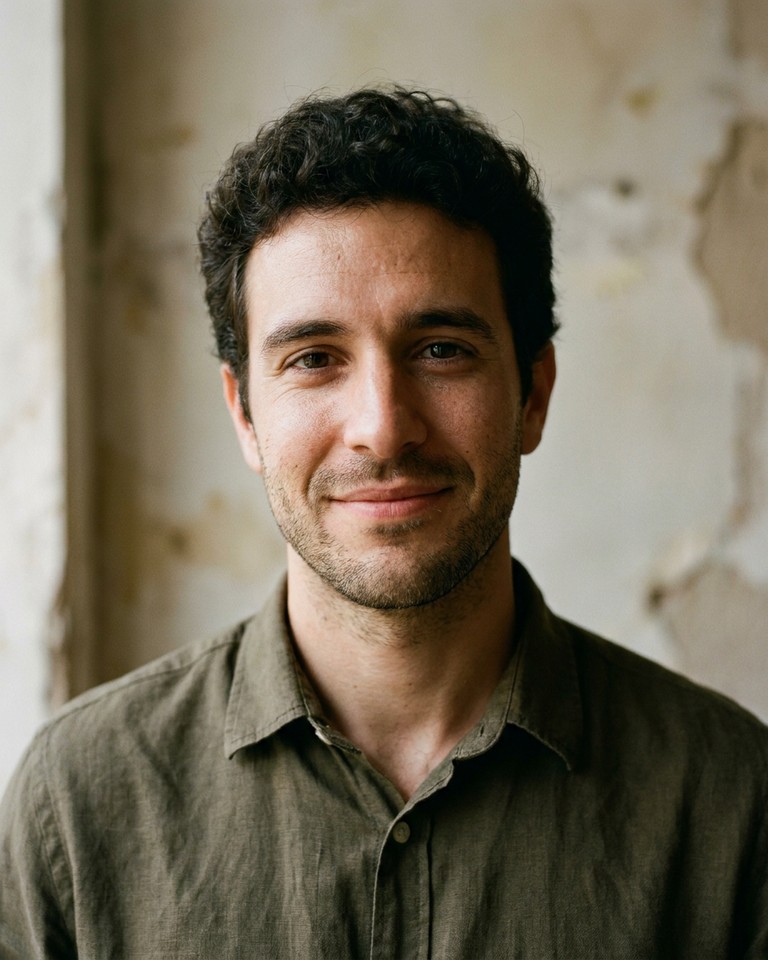 Retrato de Adrián Navarro